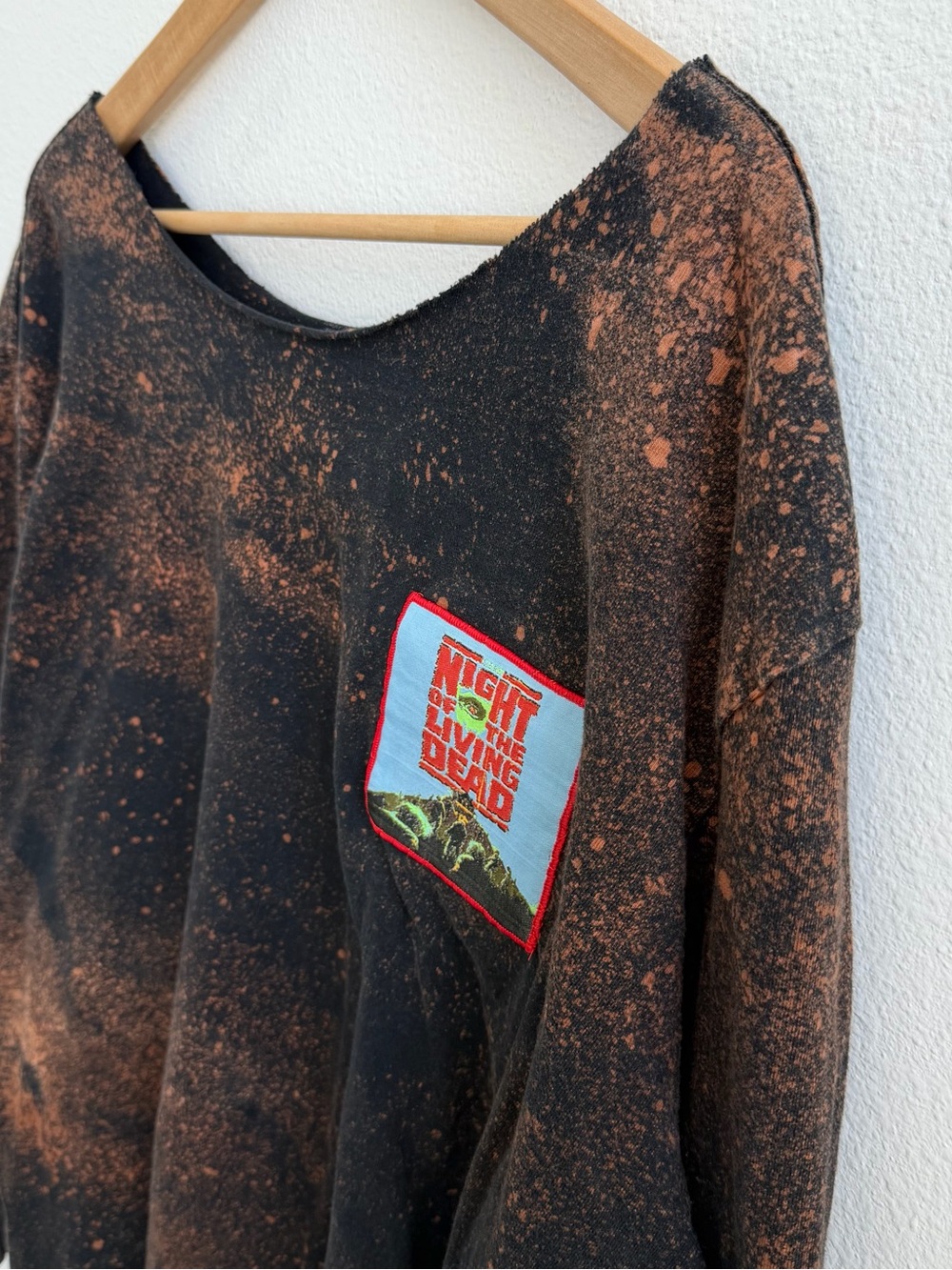 Night of the Living Dead Bleached Long Sleeve Off the Shoulder T-Shirt Horror Gr - Picture 4 of 9